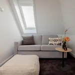 Living Lorens No 10 Apartamento