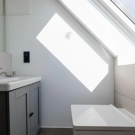Living Lorens No 10 Apartment