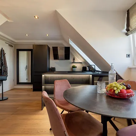 Living Lorens No 10 Apartamento *